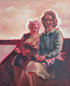 Schilderij van twee vrouwen zittend op een bank, in warm licht met roodachtige gloed, geschilderd in olieverf in een losse, impressionistische stijl. Oil painting of two women sitting on a couch, captured in warm light with a red glow, painted in a loose impressionistic style.